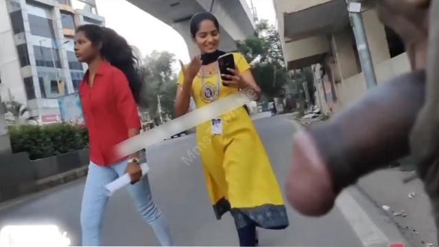 Guy Flash Cock – Infront Of College Girls Leak Video